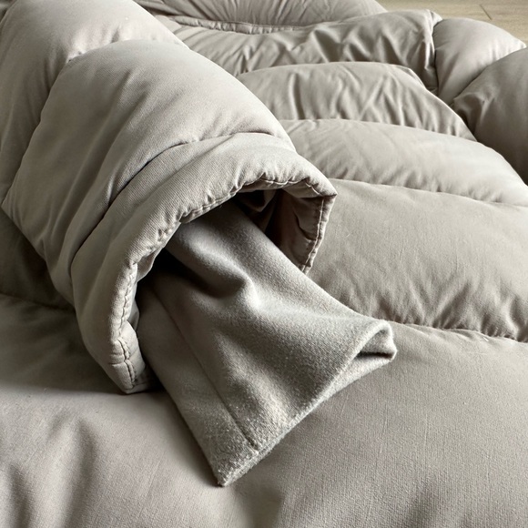 COPY - Aritzia TNA Superpuff in Taupe - size XS - Picture 5 of 6